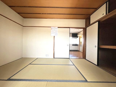 【和室】 | 植田山住宅 | ◆南向き、高台につき陽当たり、眺望良好
◆広々バルコニー
◆ウッドデッキ有
◆縁側のある嬉しい間取です
◆名古屋市住宅供給公社旧分譲