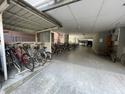 【その他共用部分】 | ジオナ新大阪 | 自転車置き場です。