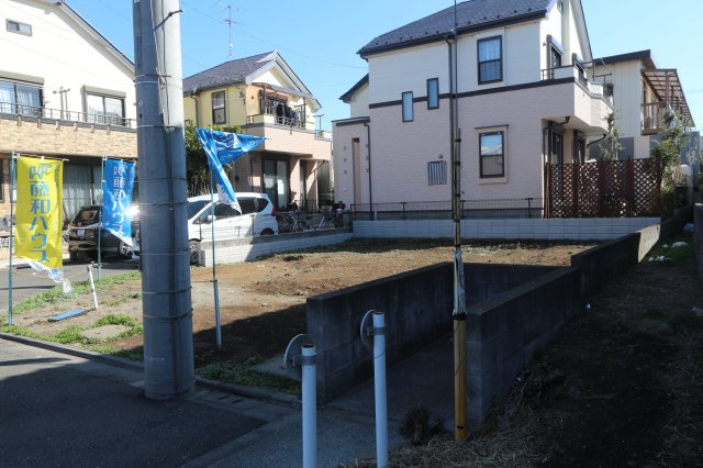 【KIS】小平市小川町13期の外観|ウォークインクローゼットを完備。お子様のおもちゃやゴルフバックなど、大きなお荷物をお持ちの方や、季節物の家電製品やキャリーバック、お荷物が多い方でも安心のスペースです