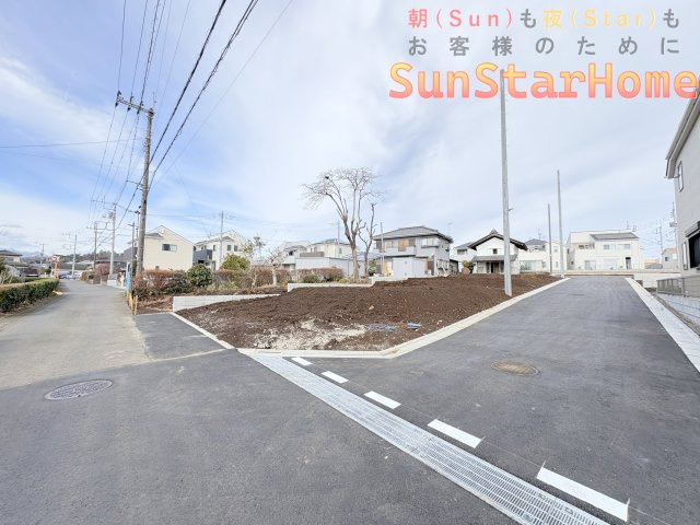 【サンスターホーム】青梅市師岡町2丁目　建築条件無し売地8号区の前面道路含む現地写真