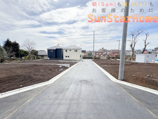 【サンスターホーム】青梅市師岡町2丁目　建築条件無し売地5号区の前面道路含む現地写真