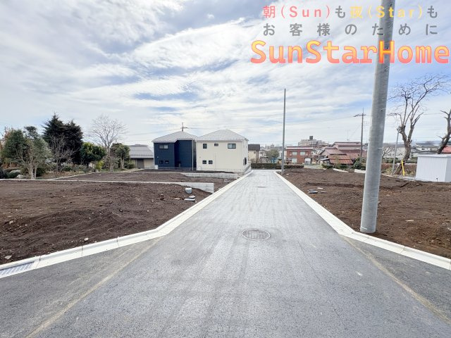 【サンスターホーム】青梅市師岡町2丁目　建築条件無し売地5号区の前面道路含む現地写真