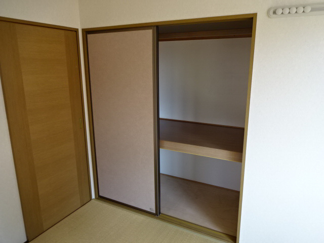 姫路市田寺１丁目のハイツの収納
