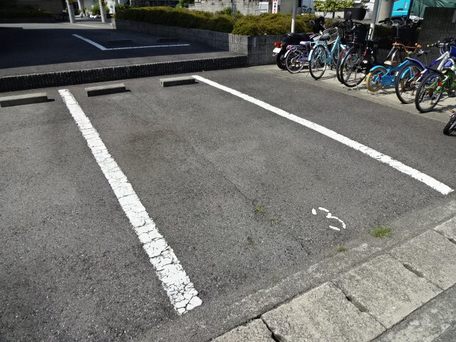 姫路市田寺１丁目のハイツの駐車場