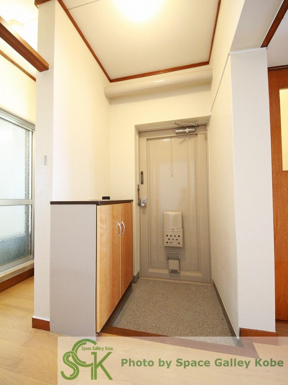 垂水農住団地７号棟の玄関|※お部屋により仕様が異なる場合があります。