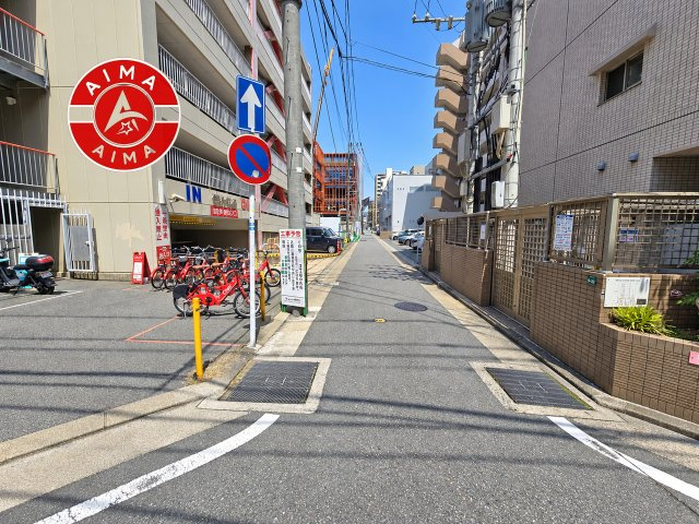 アルファライフ博多1002の現況写真|前面道路を含む現地写真です。
