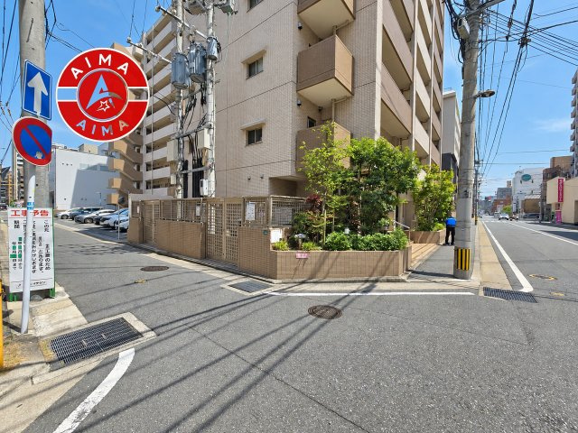アルファライフ博多1002の現況写真|前面道路を含む現地写真です。