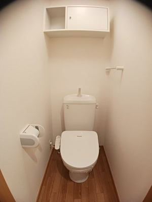 【トイレ】 | プラシード・Ⅱ | 落ち着いた色調のトイレです