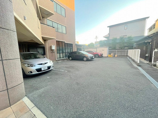 シュロス野口Ⅱの駐車場
