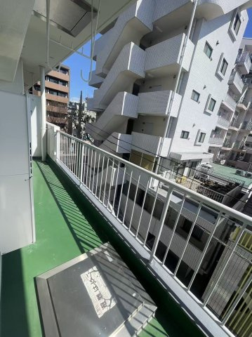 ローヤルハイツのざわのバルコニー