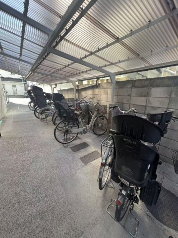 ローヤルハイツのざわの駐輪場