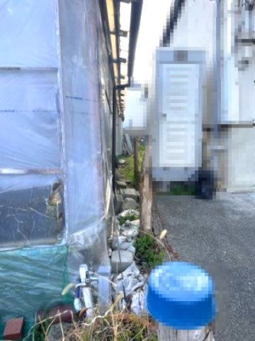 大津市雄琴五丁目中古倉庫のその他|土地北東境界部分（木の柵まで）