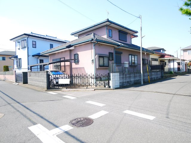 大網白里市南飯塚  中古戸建の前面道路含む現地写真|平成8年1月築 都市ガス上下水 駐車2台可  フードプラザハヤシ徒歩約8分 閑静な分譲地