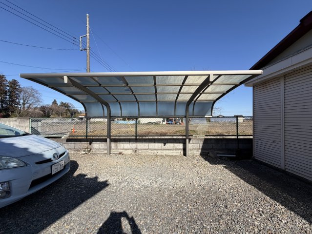 土地500㎡超！今里町倉庫付き平家♪ICから2分！の駐車場|カーポートあります。
