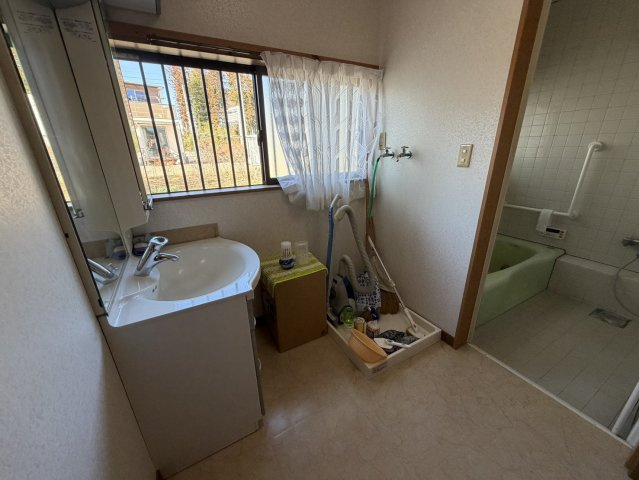 土地500㎡超！今里町倉庫付き平家♪ICから2分！の洗面所|広い洗面スペース