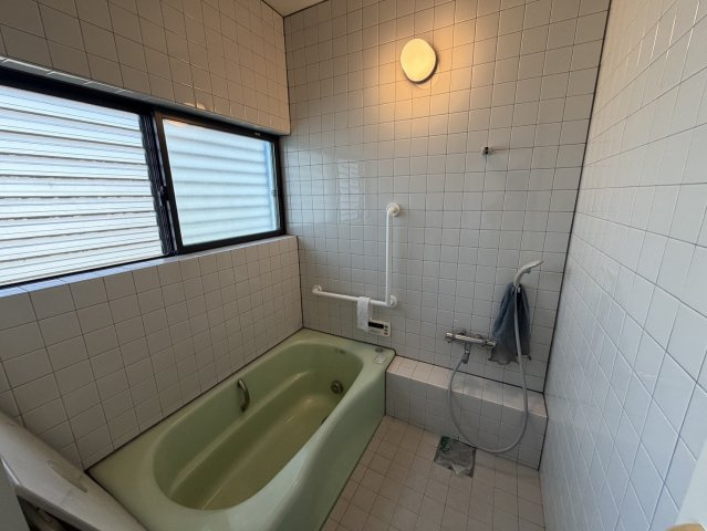 土地500㎡超！今里町倉庫付き平家♪ICから2分！の浴室|きれいなお風呂です