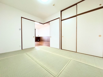 【和室】 | レイディアント鷺沼東 | ◆リビングと同じ階にもう一部屋配置。来客時の客間として利用できますし、リモートワーク部屋としても利用可能です。