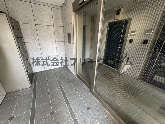 世田谷区代田５丁目のアパートのエントランス