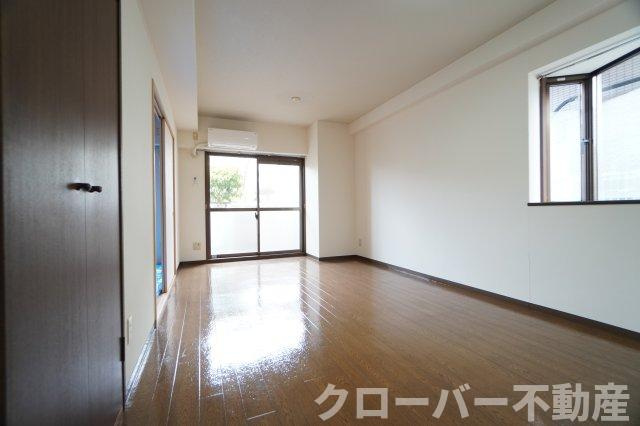 第3五福マンションの居間・リビング