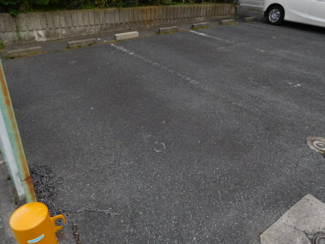 メゾン花北の駐車場