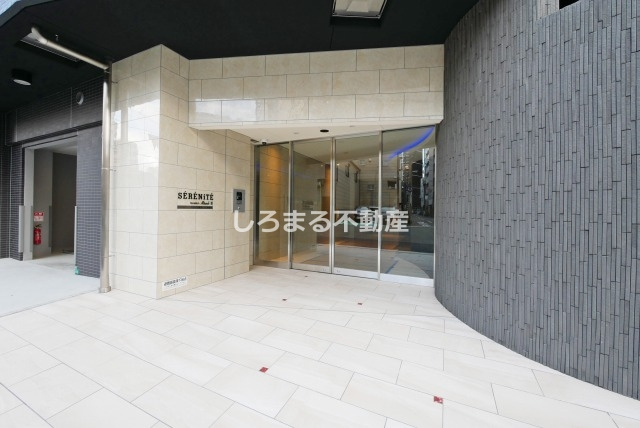 セレニテ難波ミラク参番館のエントランス
