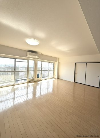 夙川グリーンタウン南棟の居間・リビング