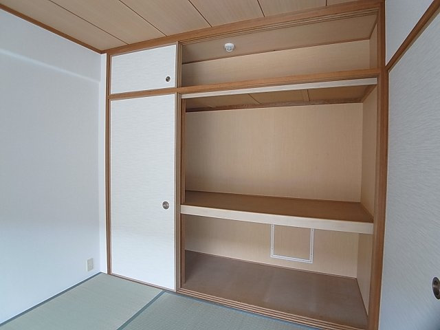 ブエナビスタ神戸ノースの収納|非常に大きなサイズの壁一面押し入れ収納