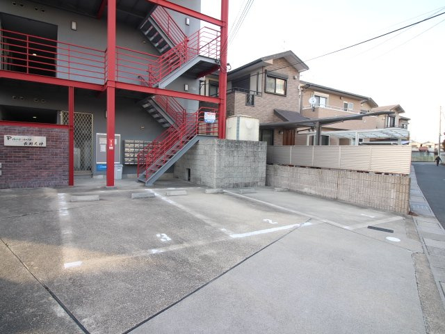 プリモベント長岡天神の駐車場