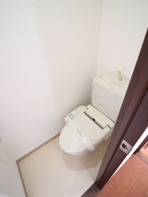 プリモベント長岡天神のトイレ|温水洗浄便座を設置。バストイレ別で清潔感のある快適な水回り