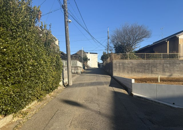 【限定1棟】富里市七栄の前面道路含む現地写真