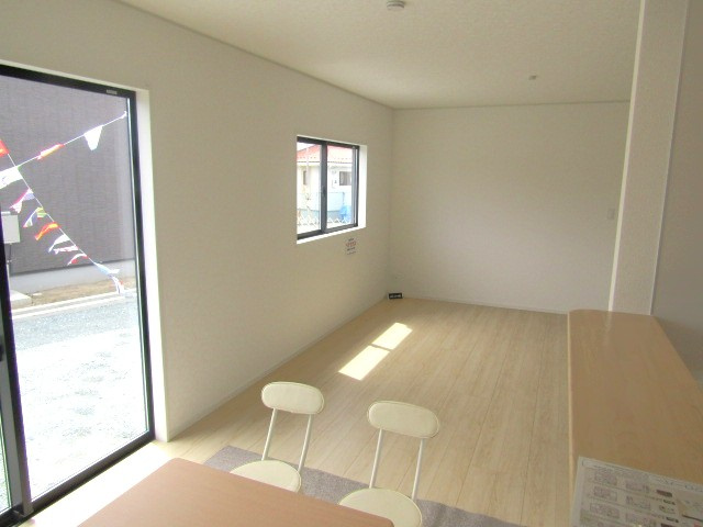 【居間・リビング】 | クレイドルガーデン甲斐市志田第2　3号棟 | ゆったりとした居間です