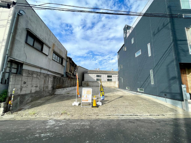 墨田区東墨田３丁目の売地の前面道路含む現地写真