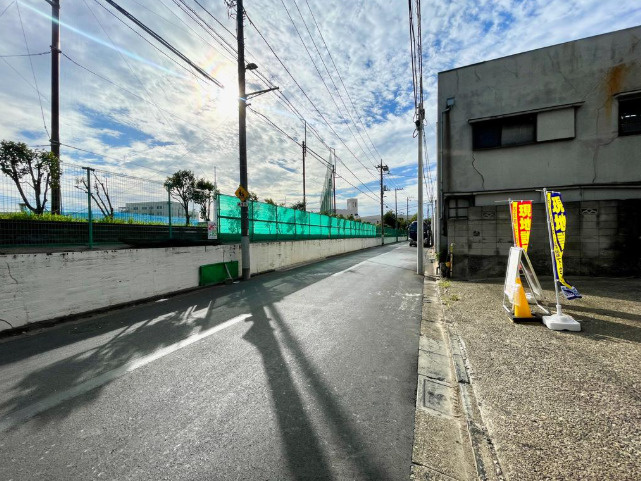 墨田区東墨田３丁目の売地の前面道路含む現地写真