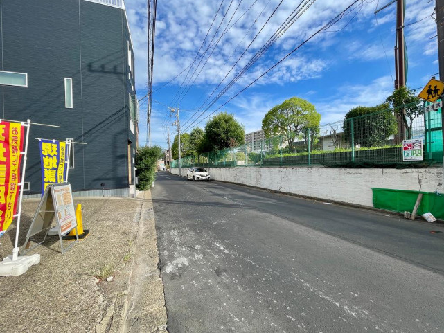 墨田区東墨田３丁目の売地の前面道路含む現地写真