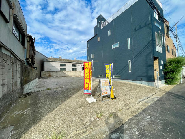 墨田区東墨田３丁目の売地の前面道路含む現地写真