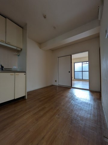 メゾンエルセビアの居間・リビング