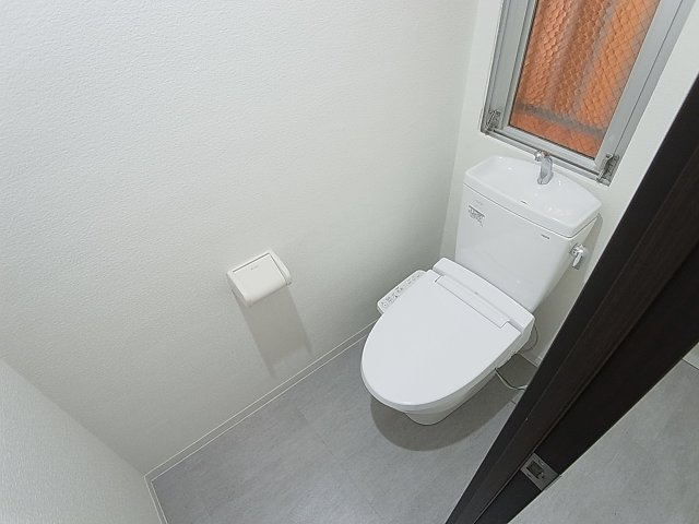 ラムール鈴蘭台のトイレ|温水洗浄便座付きのトイレ