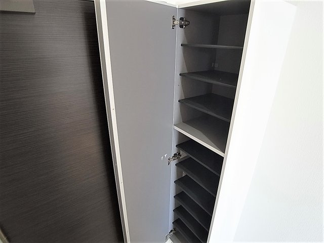 ラムール鈴蘭台の玄関|背の高いシューズBOX