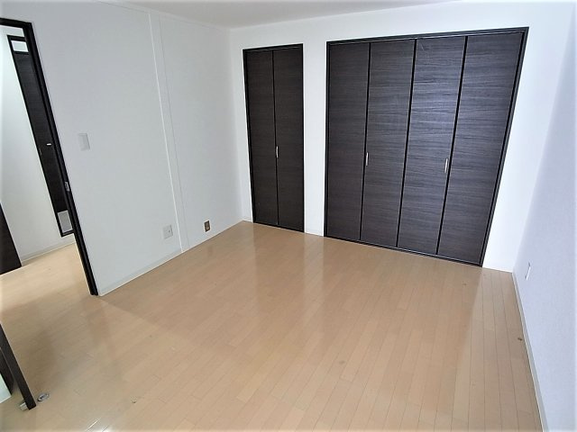 ラムール鈴蘭台の洋室|人気のオールフローリングタイプでお掃除も楽です