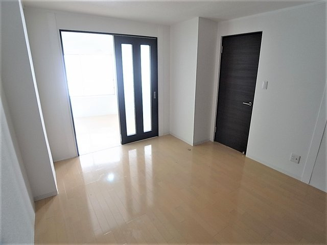 ラムール鈴蘭台の内装|リビングと寝室に間仕切りも有るのでプライバシーを守ります