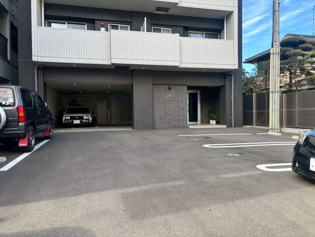 M'sの駐車場