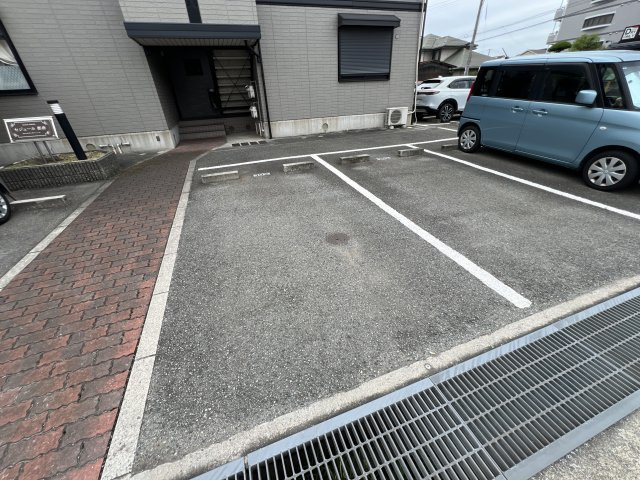 セジュール都倉の駐車場