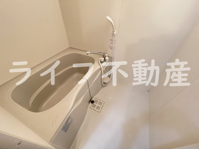 メゾンドゥ長瀬Ⅱの浴室|きれいなお風呂です