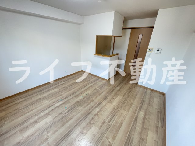 メゾンドゥ長瀬Ⅱの内装|明るい室内です
