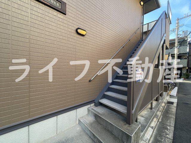 メゾンドゥ長瀬Ⅱのエントランス|ゆとりのあるエントランスです