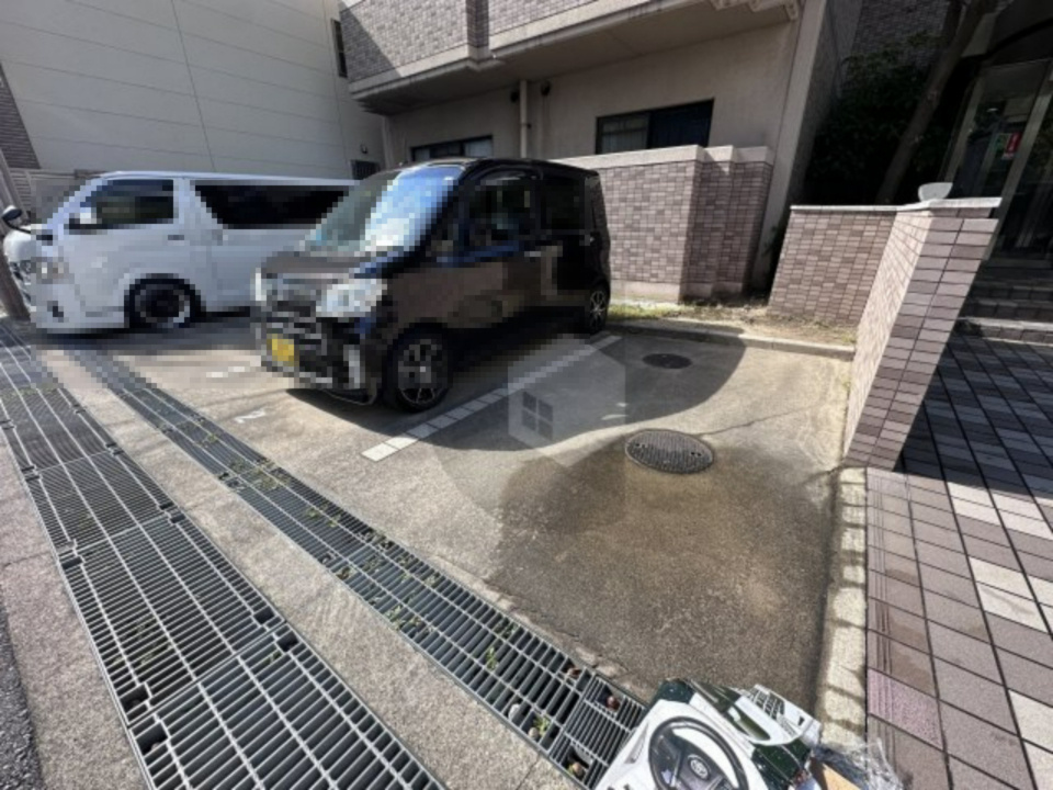 デルニエアンの駐車場