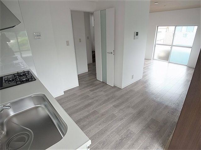 鈴蘭台東町３丁目貸家Ⅲの内装|広く使用できるリビング空間