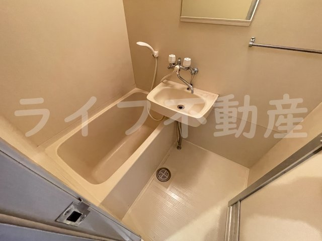 ビラ菱屋西の浴室|コンパクトで使いやすいお風呂です