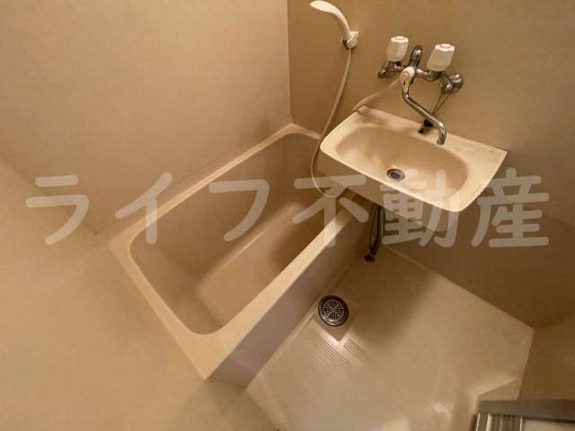 ビラ菱屋西の浴室|落ち着いた空間のお風呂です