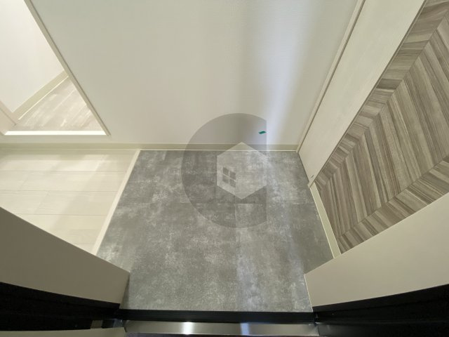 クリエオーレ大蓮東2の玄関